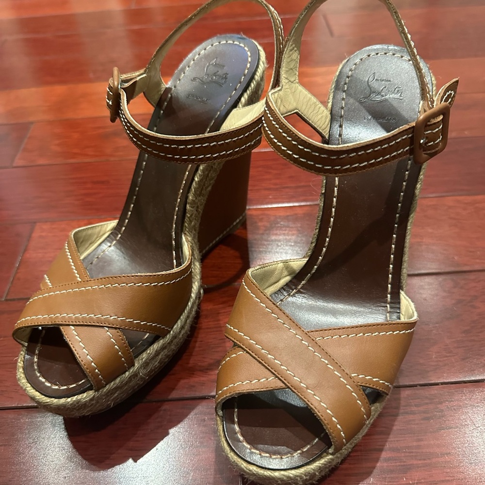 Christian Louboutin plataform shoe brown